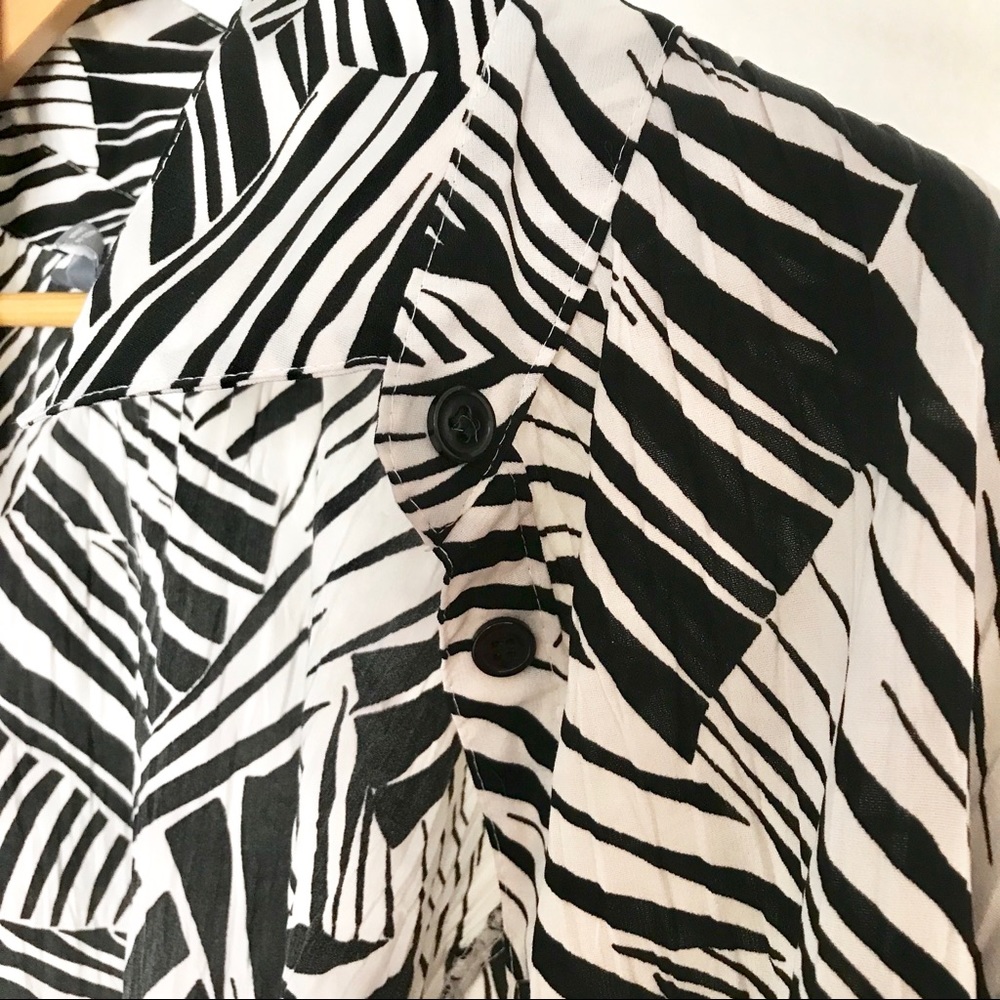 Essentials Women’s Print Shirt - Picture 2 of 5
